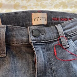 Alice + Olivia New never worn with tags Wide Leg Alice + Olivia jeans. Size 30